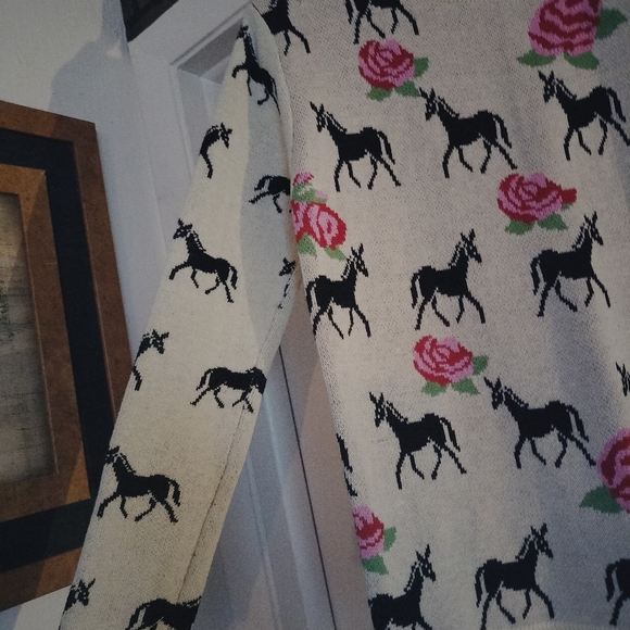 Graphic Knit Sweater - Picture 3 of 4